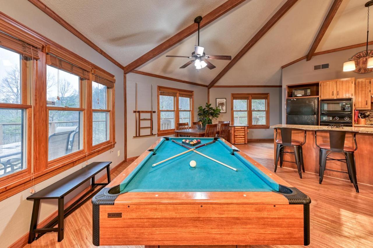 Gatlinburg Cabin Mountain Views Sleeps 8 3 Bedroom Hot tub Arcade Pool Table Fire Pit Fireplace Buitenkant foto