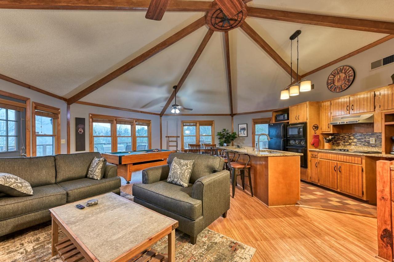 Gatlinburg Cabin Mountain Views Sleeps 8 3 Bedroom Hot tub Arcade Pool Table Fire Pit Fireplace Buitenkant foto