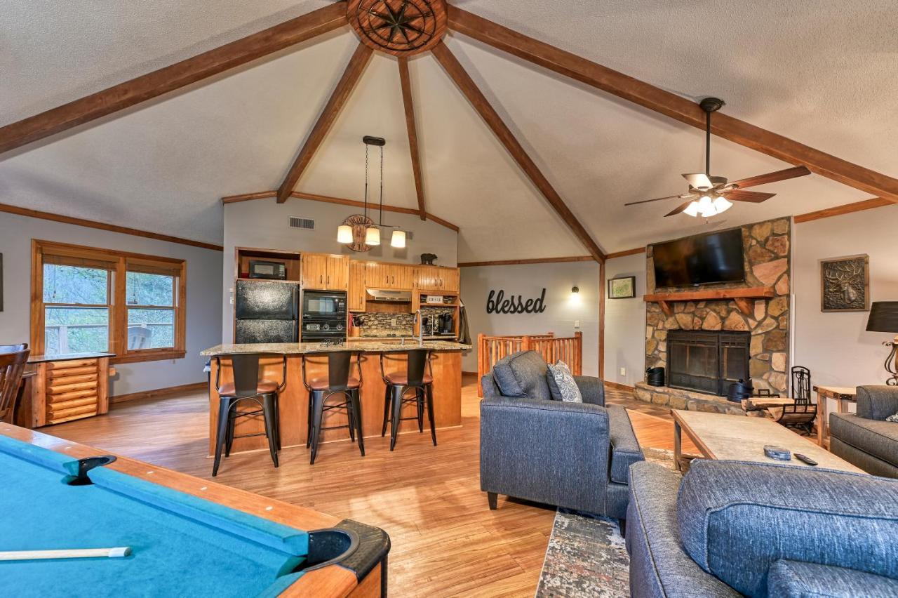 Gatlinburg Cabin Mountain Views Sleeps 8 3 Bedroom Hot tub Arcade Pool Table Fire Pit Fireplace Buitenkant foto