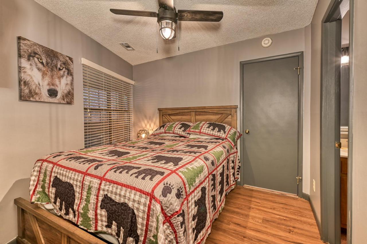 Gatlinburg Cabin Mountain Views Sleeps 8 3 Bedroom Hot tub Arcade Pool Table Fire Pit Fireplace Buitenkant foto