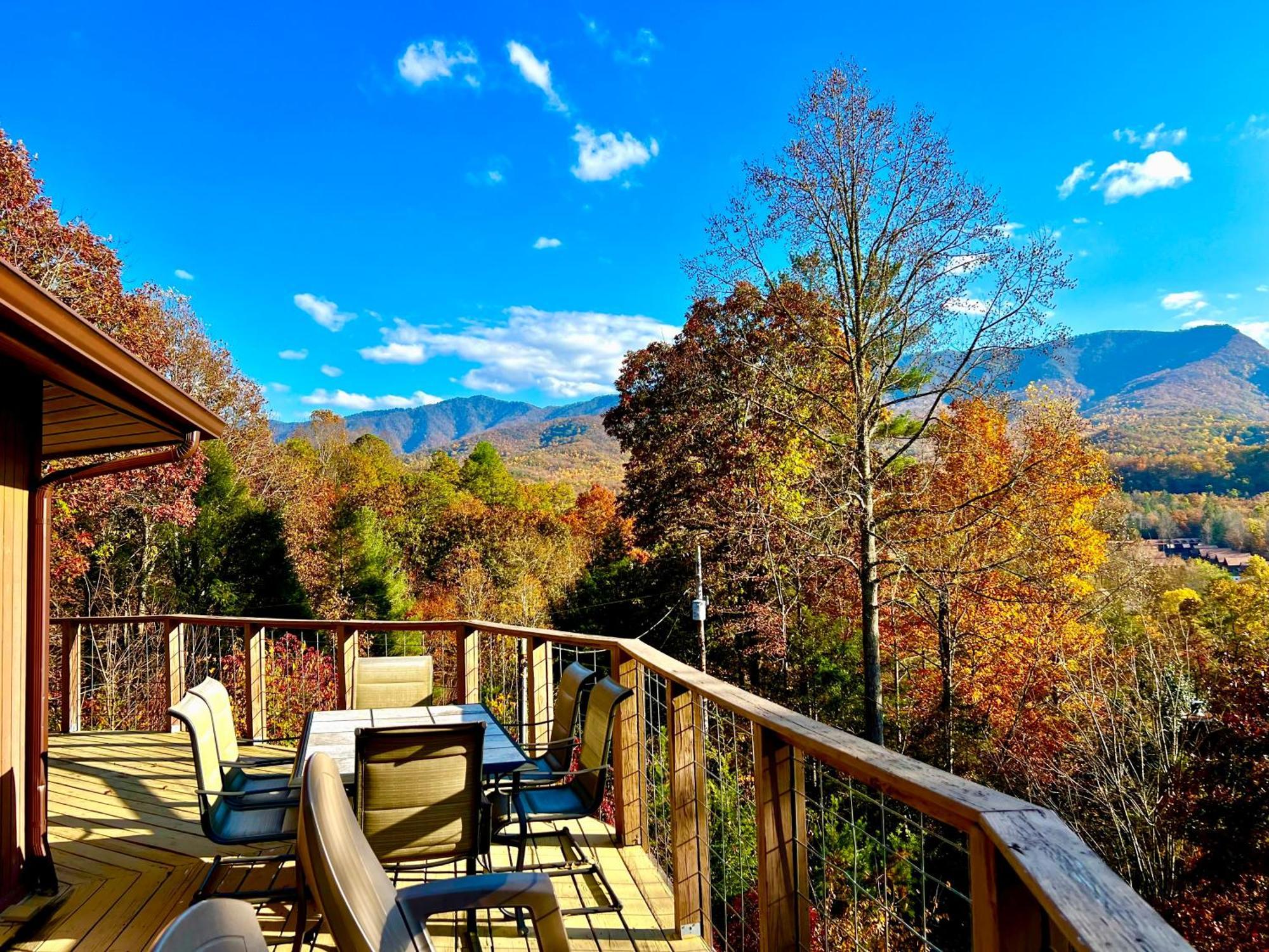 Gatlinburg Cabin Mountain Views Sleeps 8 3 Bedroom Hot tub Arcade Pool Table Fire Pit Fireplace Buitenkant foto