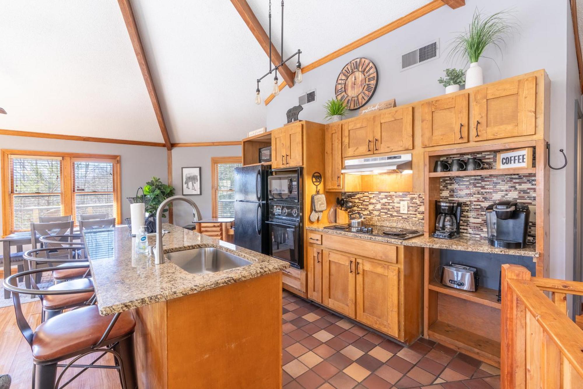 Gatlinburg Cabin Mountain Views Sleeps 8 3 Bedroom Hot tub Arcade Pool Table Fire Pit Fireplace Buitenkant foto