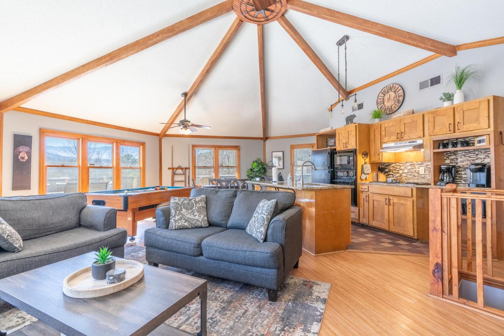 Gatlinburg Cabin Mountain Views Sleeps 8 3 Bedroom Hot tub Arcade Pool Table Fire Pit Fireplace Buitenkant foto