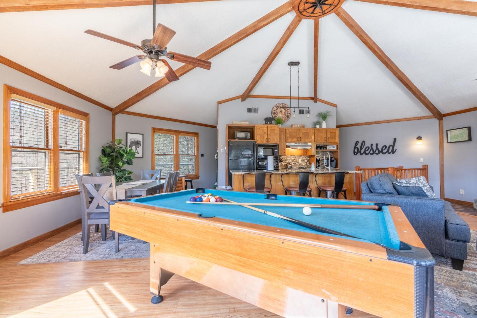 Gatlinburg Cabin Mountain Views Sleeps 8 3 Bedroom Hot tub Arcade Pool Table Fire Pit Fireplace Buitenkant foto