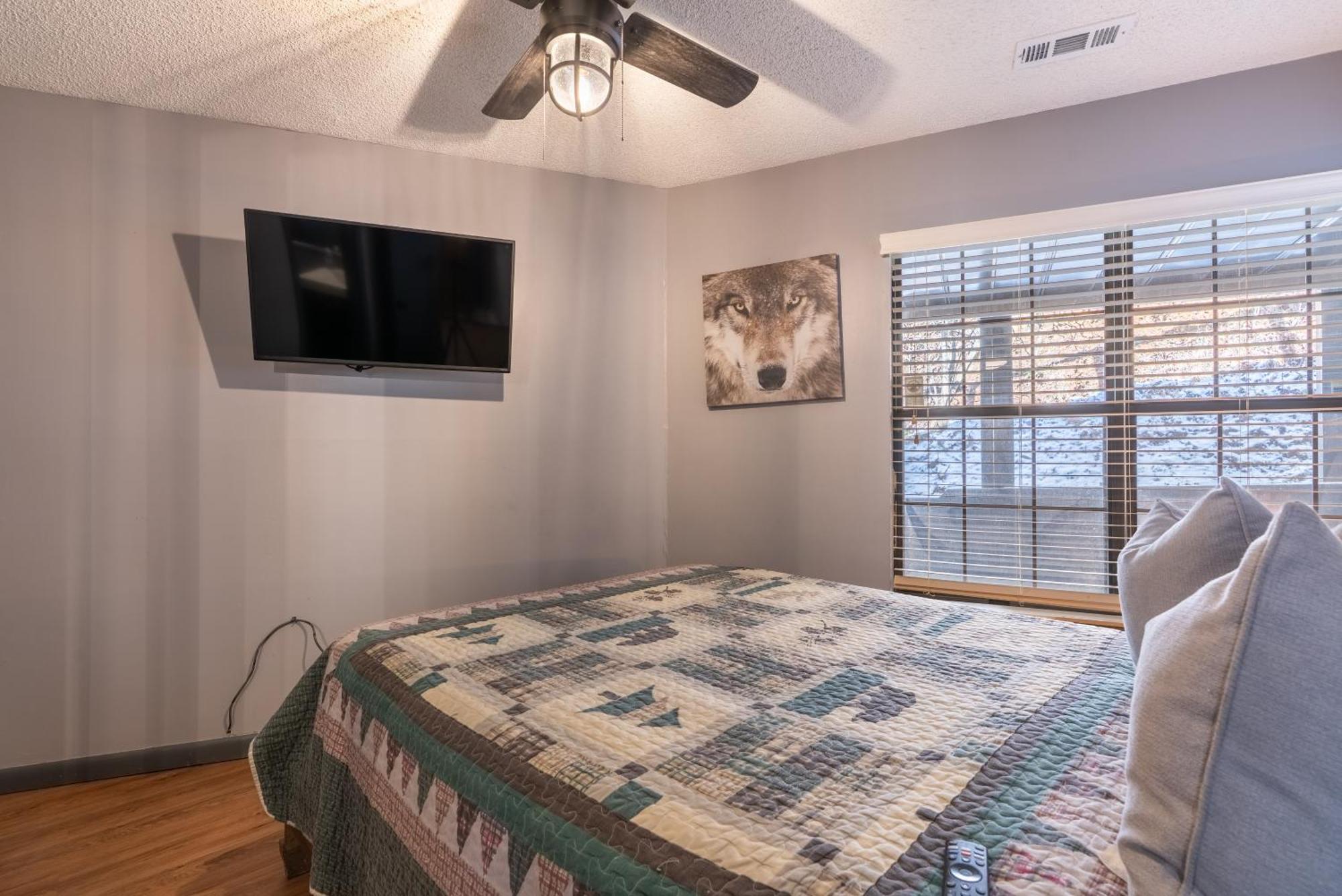 Gatlinburg Cabin Mountain Views Sleeps 8 3 Bedroom Hot tub Arcade Pool Table Fire Pit Fireplace Buitenkant foto