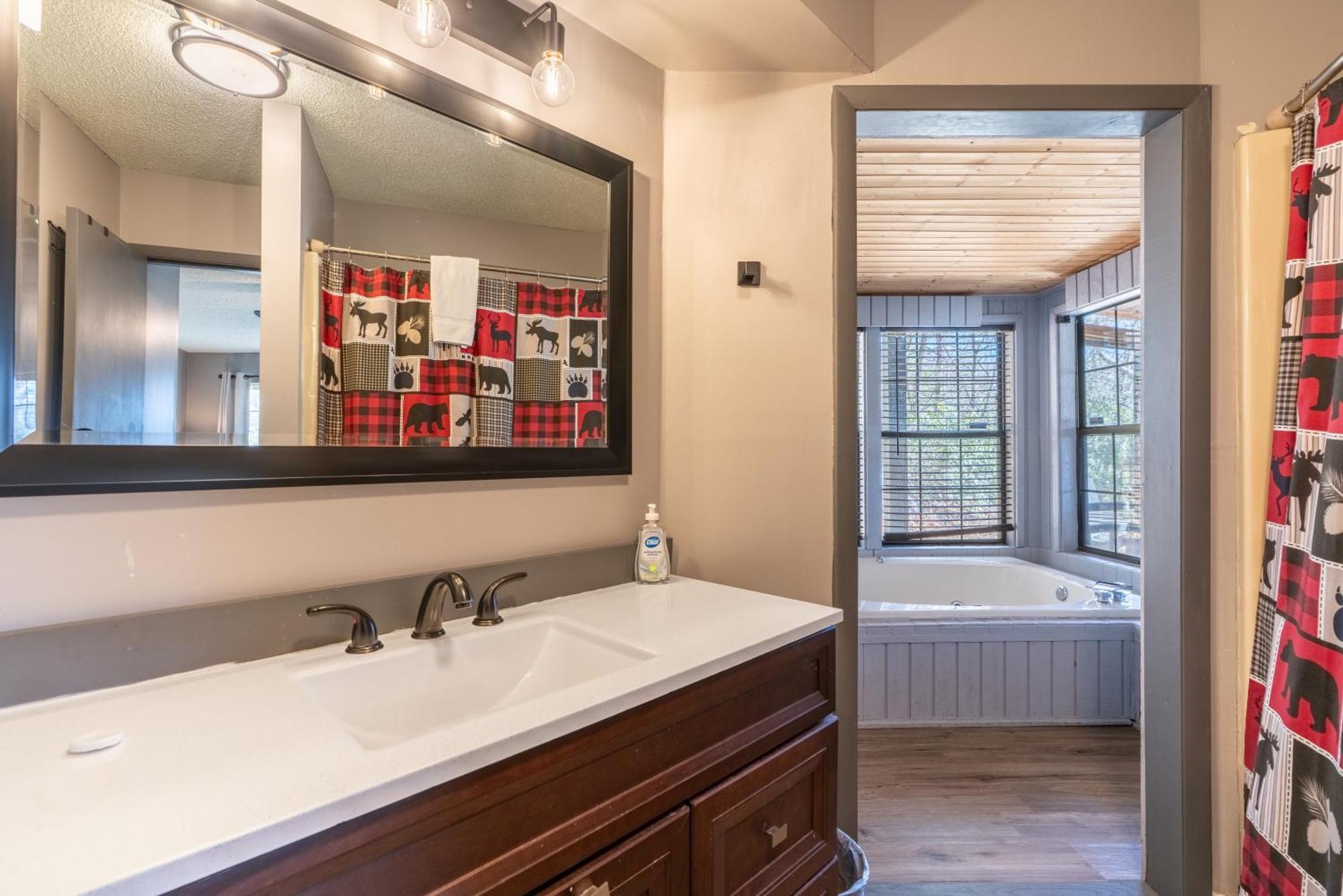Gatlinburg Cabin Mountain Views Sleeps 8 3 Bedroom Hot tub Arcade Pool Table Fire Pit Fireplace Buitenkant foto