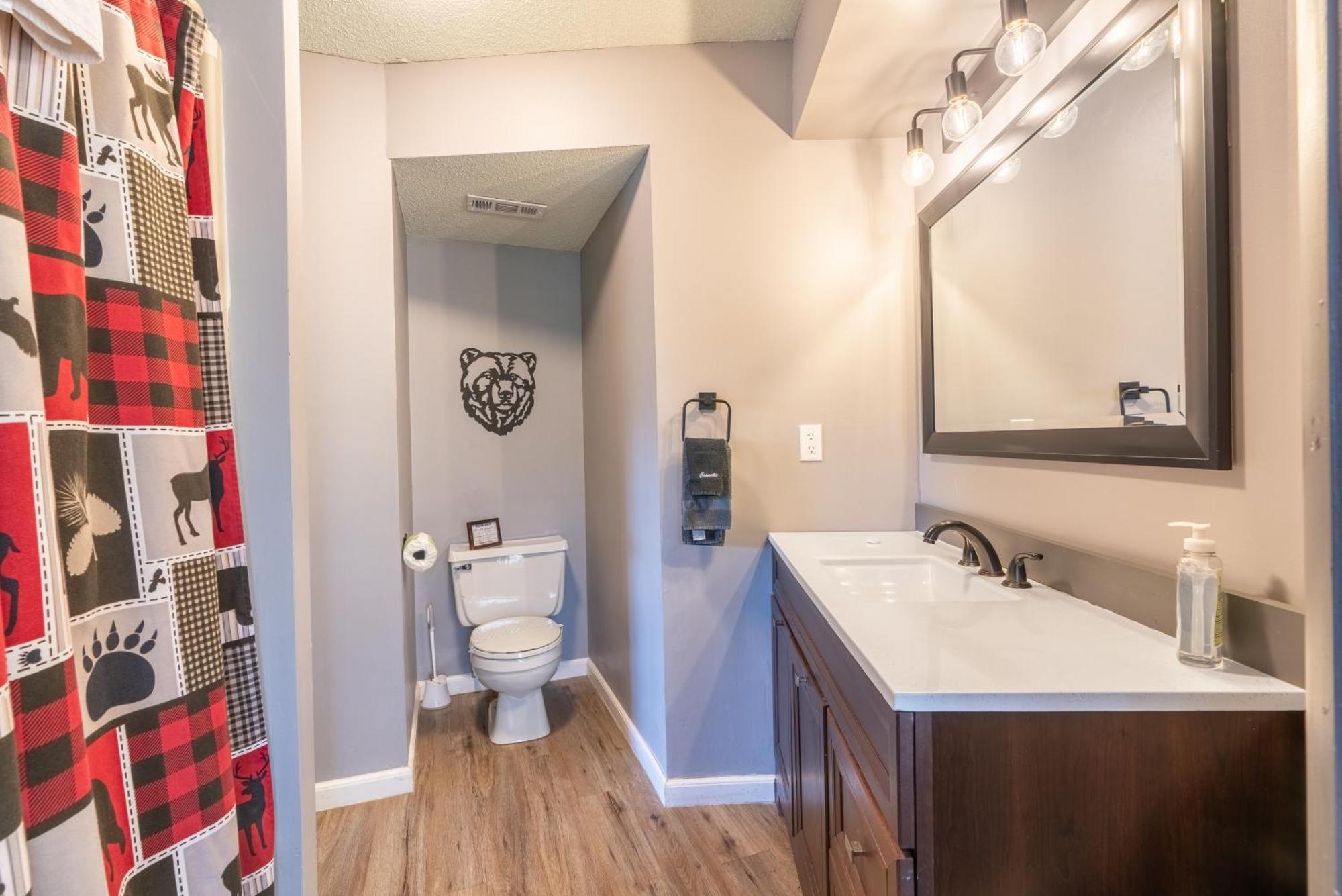 Gatlinburg Cabin Mountain Views Sleeps 8 3 Bedroom Hot tub Arcade Pool Table Fire Pit Fireplace Buitenkant foto